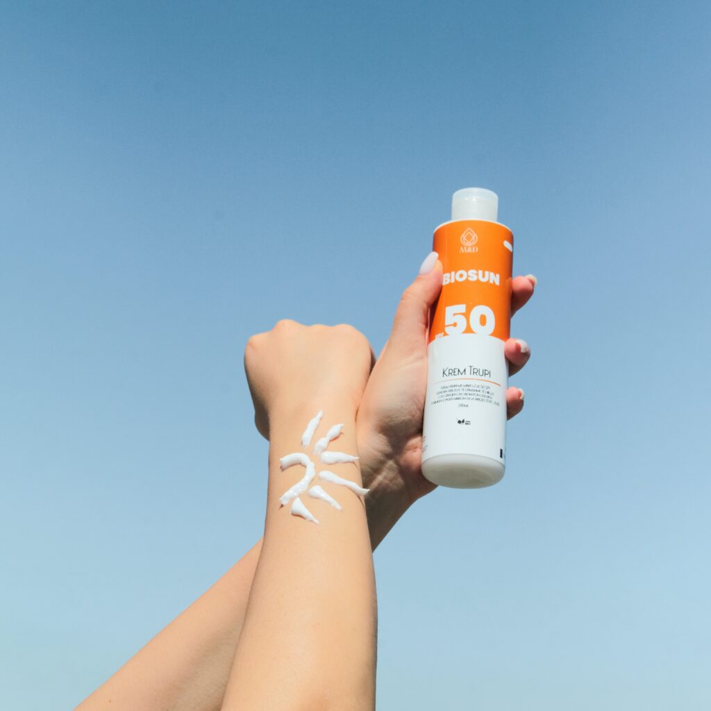 applying sunscreen for weather in panama